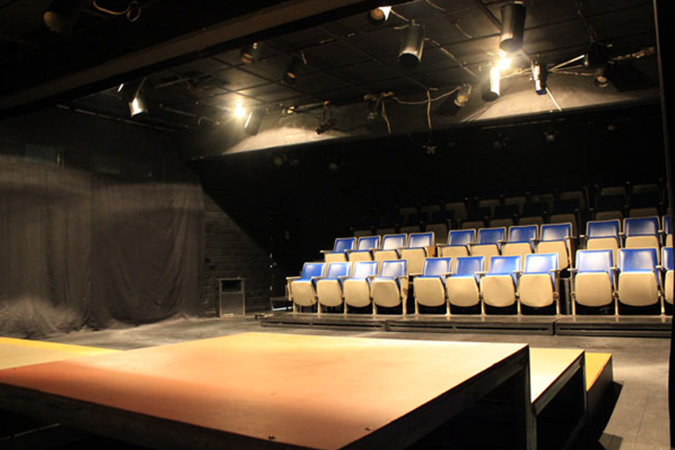El teatro La Caja